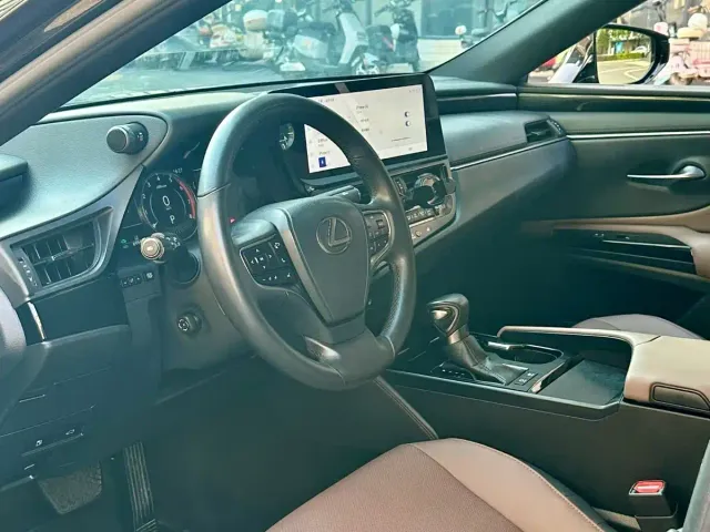 Lexus ES — Фото автомобиля 4