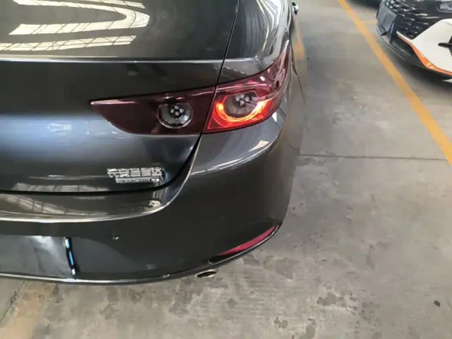 Mazda Axela — Фото автомобиля 7