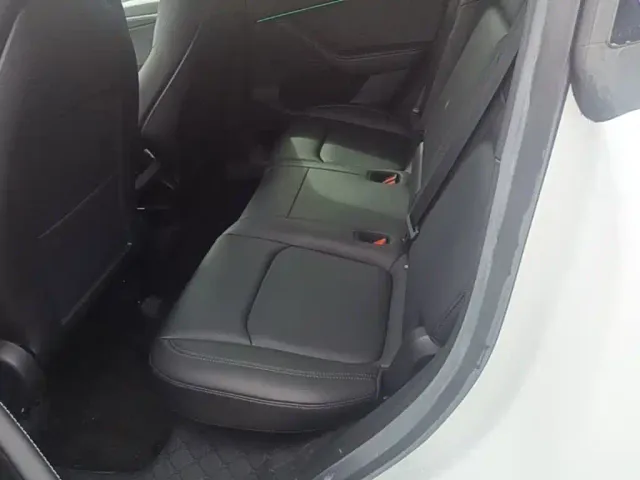 Tesla Model Y — Фото автомобиля 16