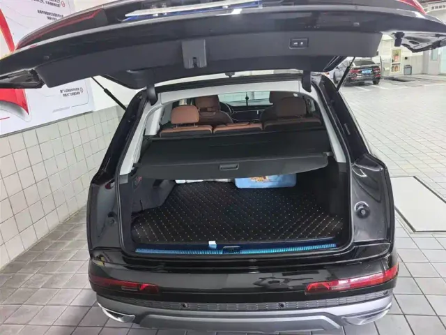 Audi Q7 — Фото автомобиля 8