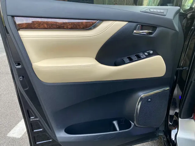Toyota Alphard — Фото автомобиля 8