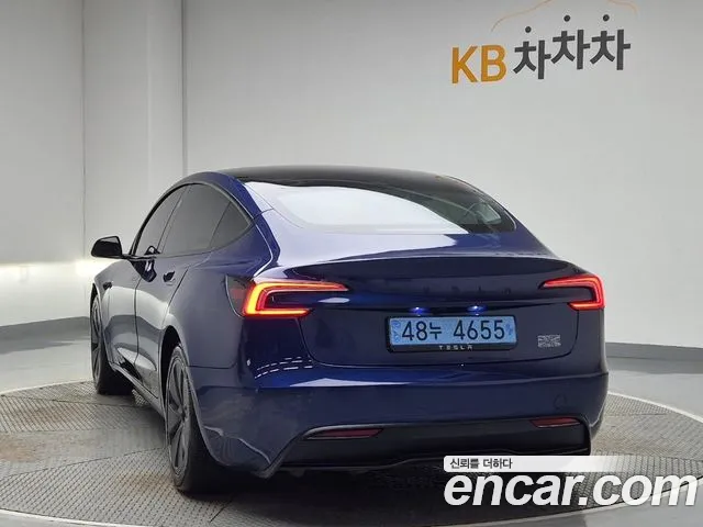 Tesla Model 3 — Фото автомобиля 2
