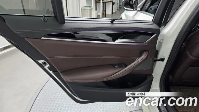 BMW 5 Series G30 — Фото автомобиля 14