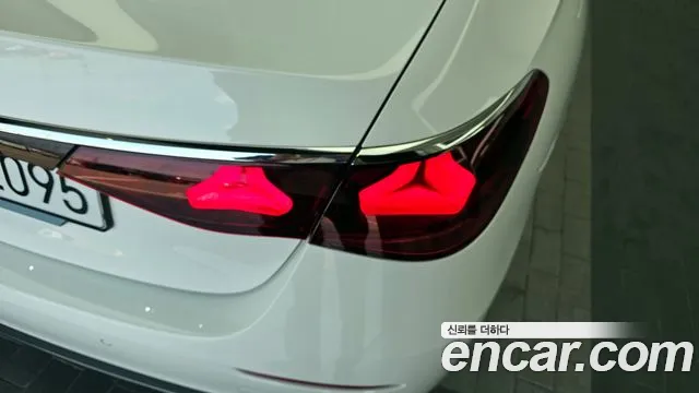 Mercedes-Benz E-Class — Фото автомобиля 21