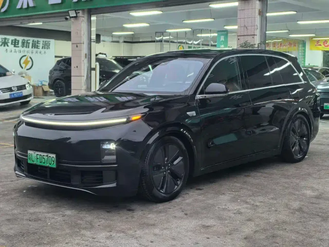 Li Auto L8 — Фото автомобиля 2