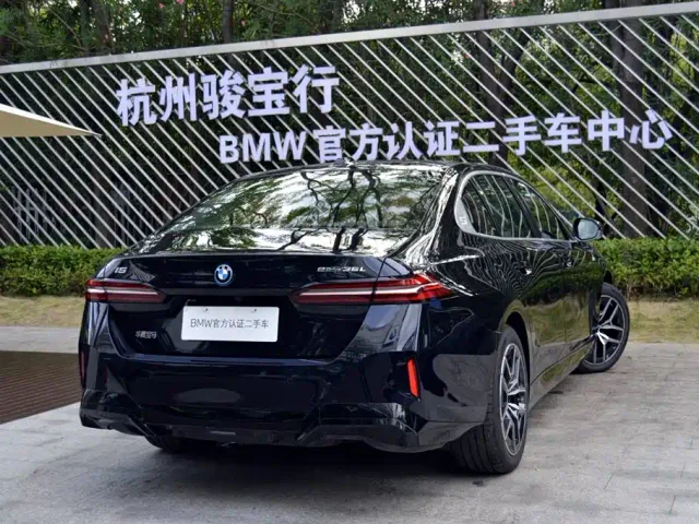 BMW i5 — Фото автомобиля 4