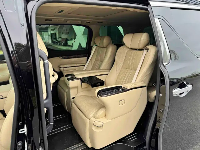Toyota Vellfire — Фото автомобиля 7