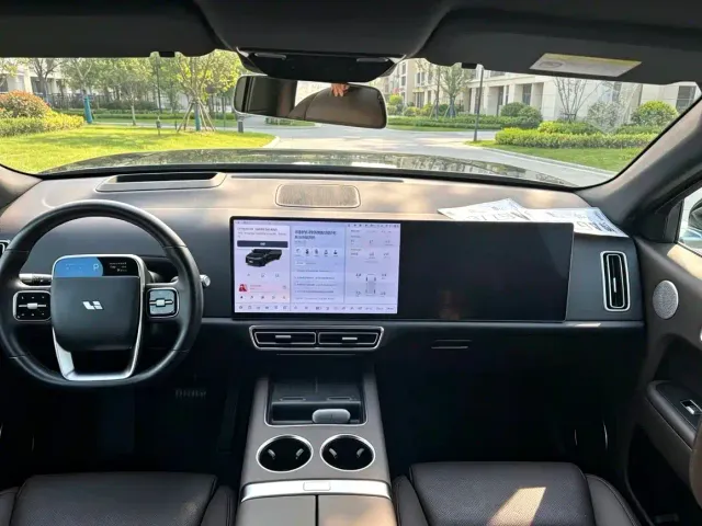 Li Auto L9 — Фото автомобиля 3
