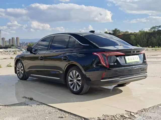 Hongqi E-QM5 — Фото автомобиля 10