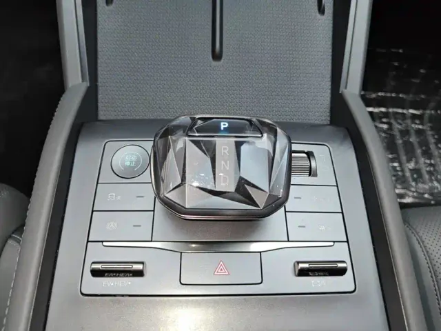 BYD Qin L — Фото автомобиля 16