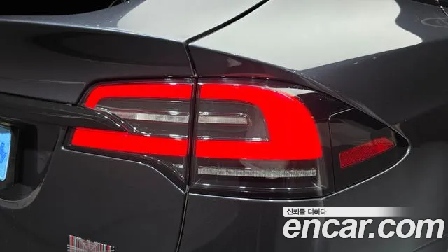 Tesla Model X — Фото автомобиля 8