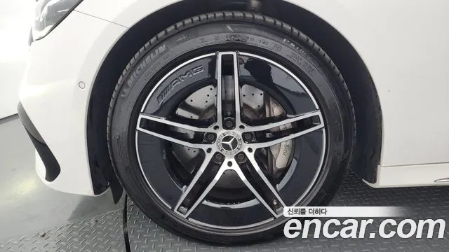 Mercedes-Benz E-Class — Фото автомобиля 4