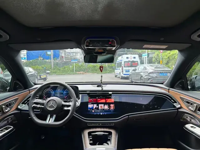 Mercedes-Benz E-Class — Фото автомобиля 6