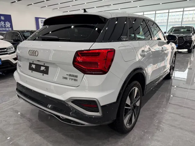 Audi Q2L — Фото автомобиля 6