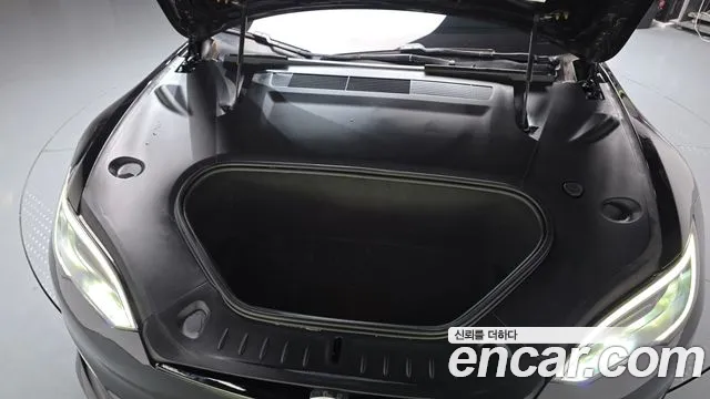 Tesla Model S — Фото автомобиля 5