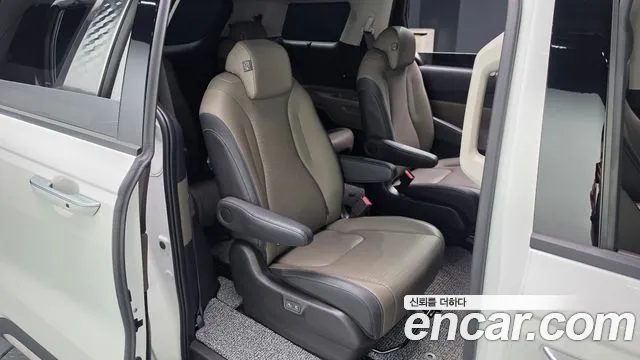 Kia Carnival Generation 4 — Фото автомобиля 18