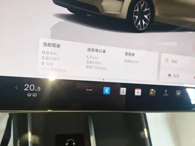Tesla Model Y L — Фото автомобиля 11