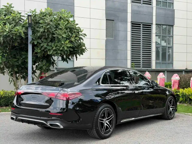 Mercedes-Benz E-Class — Фото автомобиля 7