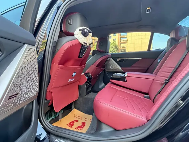 BMW 5 Series — Фото автомобиля 9