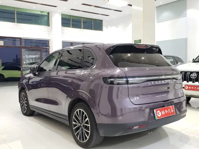 Leapmotor B10 — Фото автомобиля 11