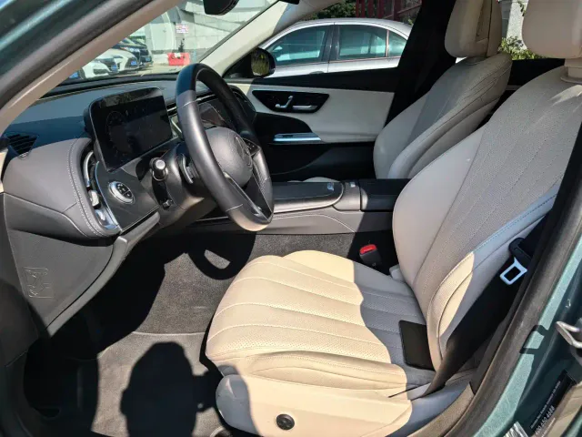 Mercedes-Benz E-Class — Фото автомобиля 4