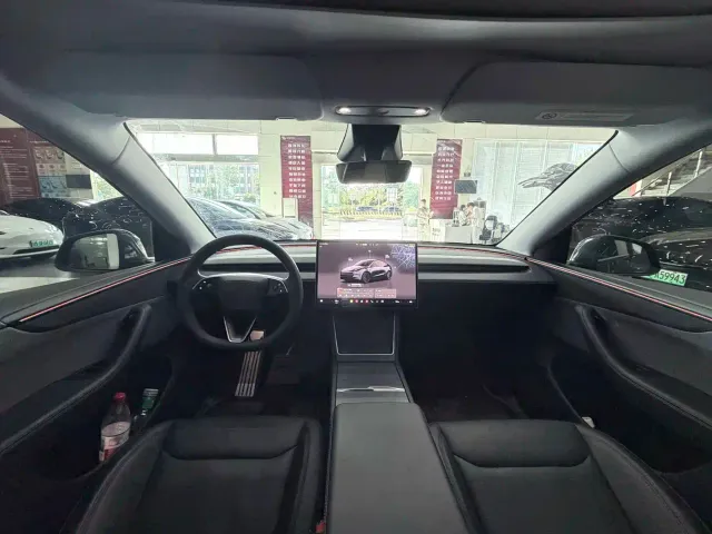 Tesla Model Y — Фото автомобиля 14