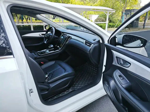 Roewe i6 MAX EV — Фото автомобиля 18