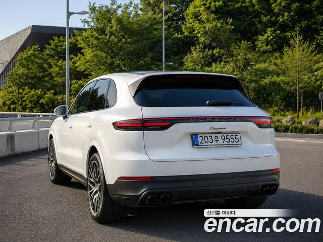 Porsche Cayenne — Фото автомобиля 2