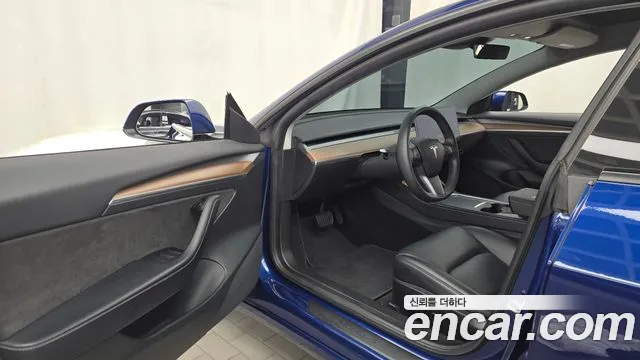 Tesla Model 3 — Фото автомобиля 15