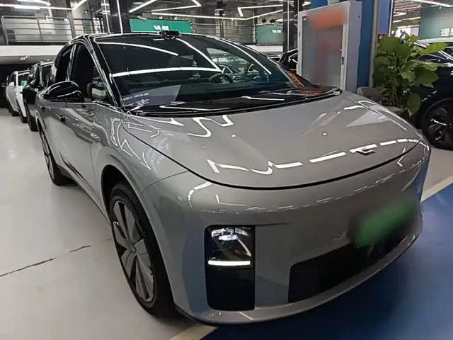 Li Auto i6 — Фото автомобиля 3