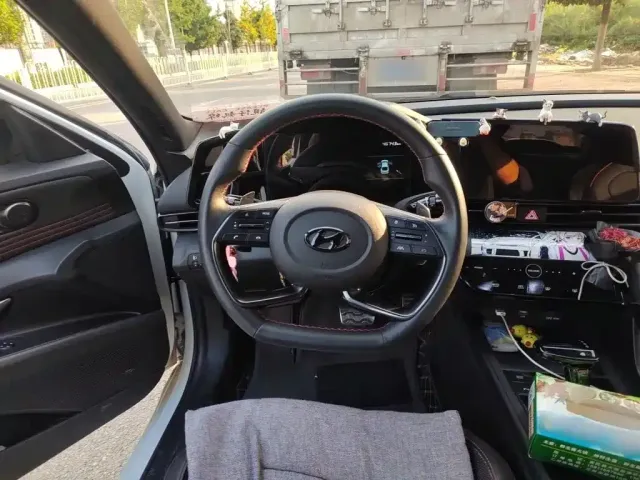 Hyundai Elantra — Фото автомобиля 2
