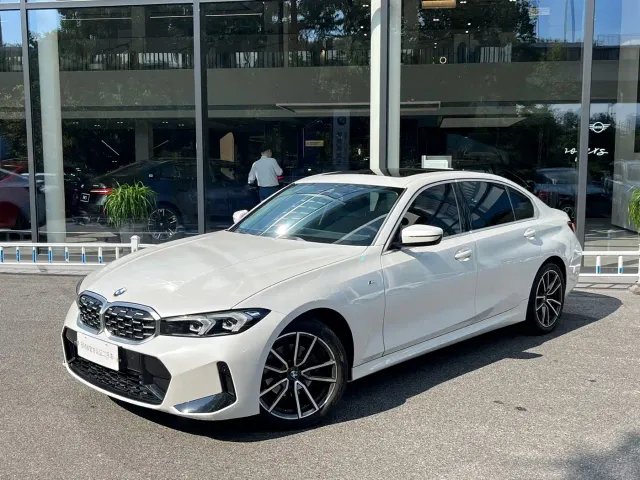 Фотография автомобиля — BMW 3 Series