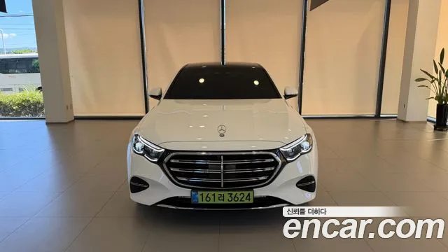 Mercedes-Benz E-Class — Фото автомобиля 12
