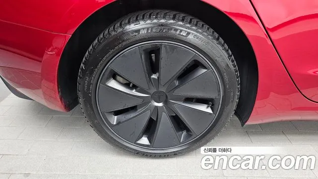 Tesla Model 3 — Фото автомобиля 5