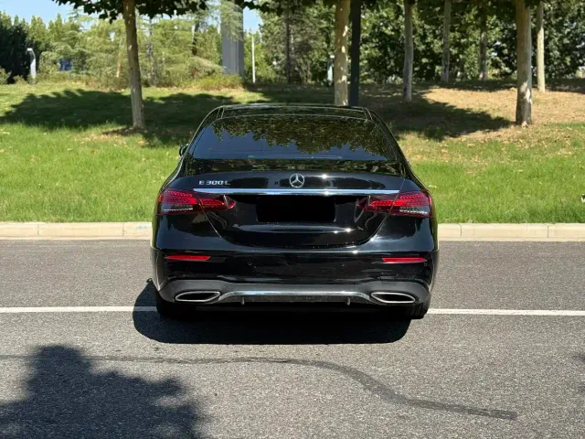 Mercedes-Benz E-Class — Фото автомобиля 2