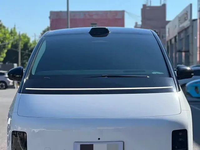 Li Auto MEGA — Фото автомобиля 2
