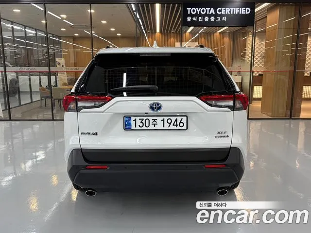Toyota RAV4 Generation 5 — Фото автомобиля 4