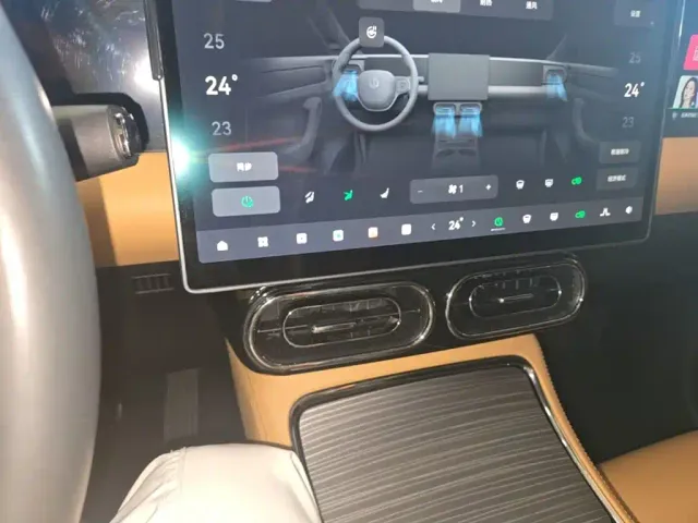 Leapmotor C11 — Фото автомобиля 12