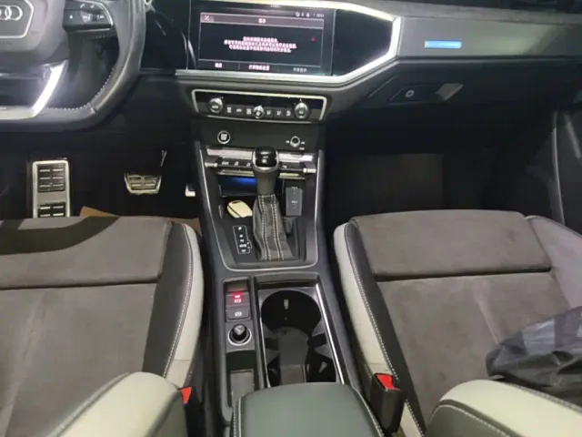 Audi Q3 — Фото автомобиля 13