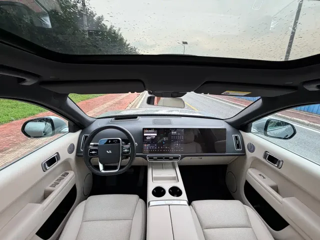 Li Auto L9 — Фото автомобиля 9