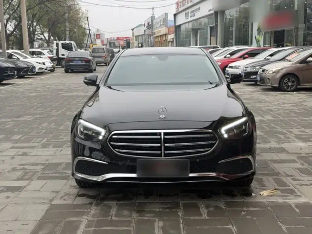 Mercedes-Benz E-Class — Фото автомобиля 6