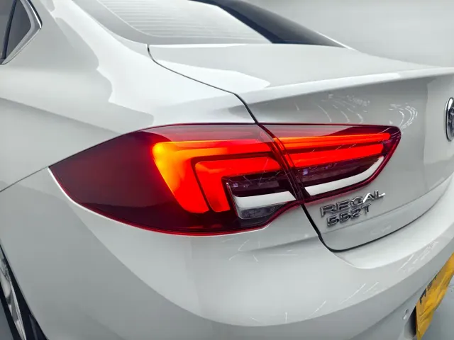 Buick Regal — Фото автомобиля 10