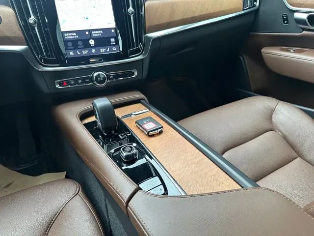 Volvo S90 — Фото автомобиля 13
