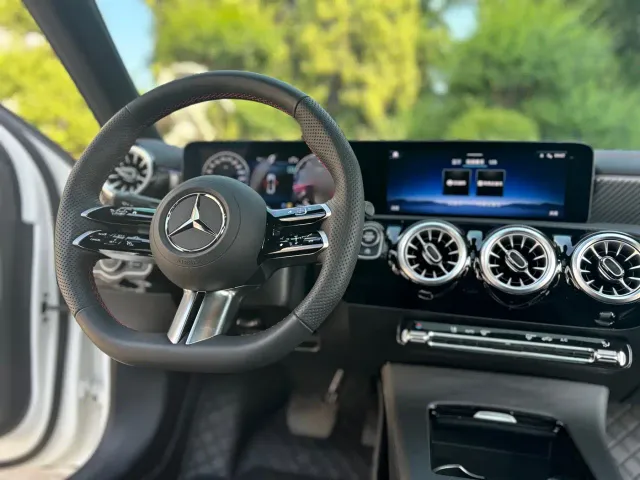 Mercedes-Benz A-Class — Фото автомобиля 13