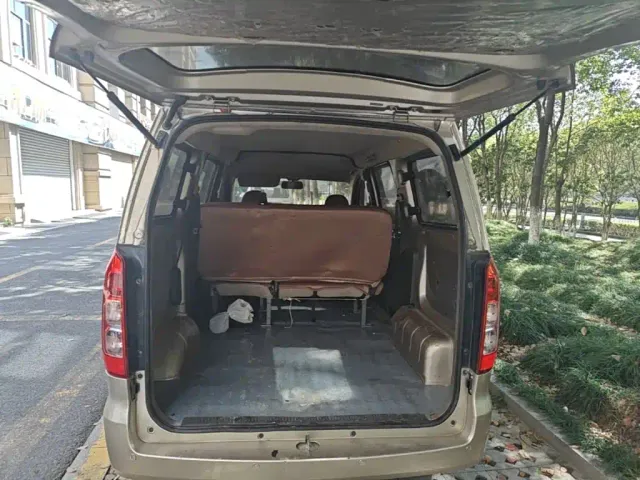 Wuling Hongguang V — Фото автомобиля 18