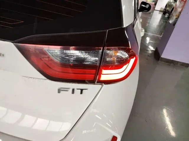 Honda Fit — Фото автомобиля 7