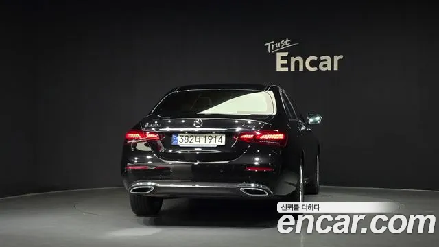 Mercedes-Benz E-Class — Фото автомобиля 4