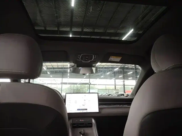 Roewe Roewe M7 DMH 2025 Base — Фото автомобиля 16