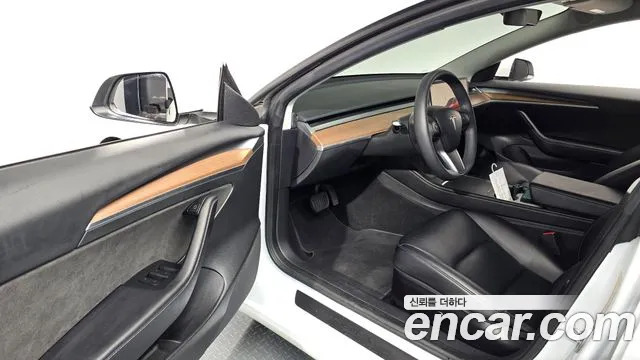 Tesla Model 3 — Фото автомобиля 15