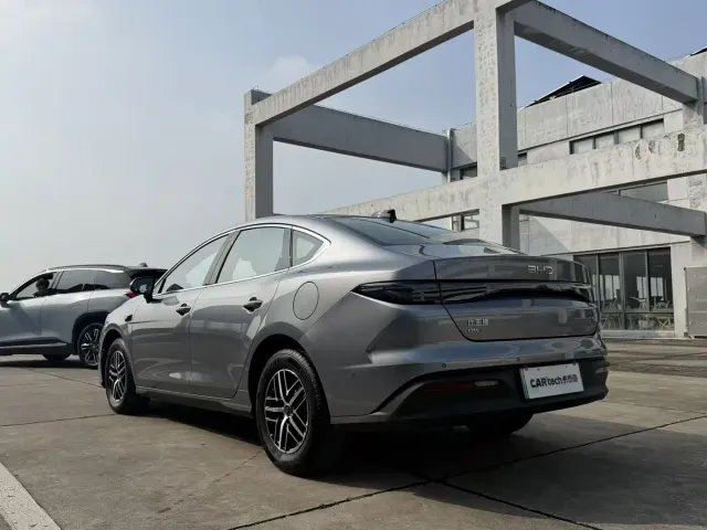 BYD Seal 05 DM-i — Фото автомобиля 7